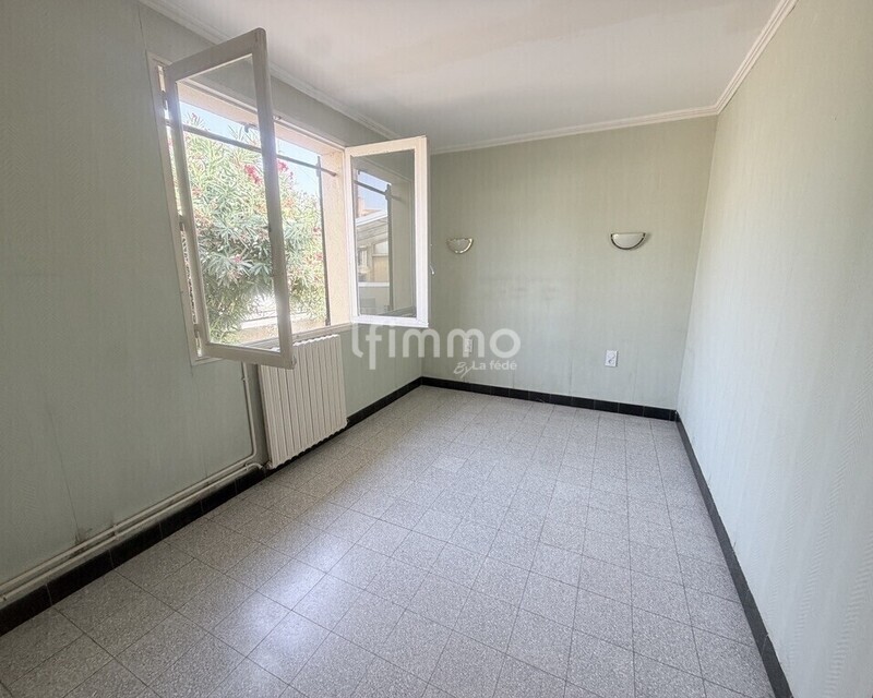 Exclusivité - Maison avec jardin et beau potentiel ! - 411cfc04-4799-4847-96d3-499e227c8d4d 1 105 c